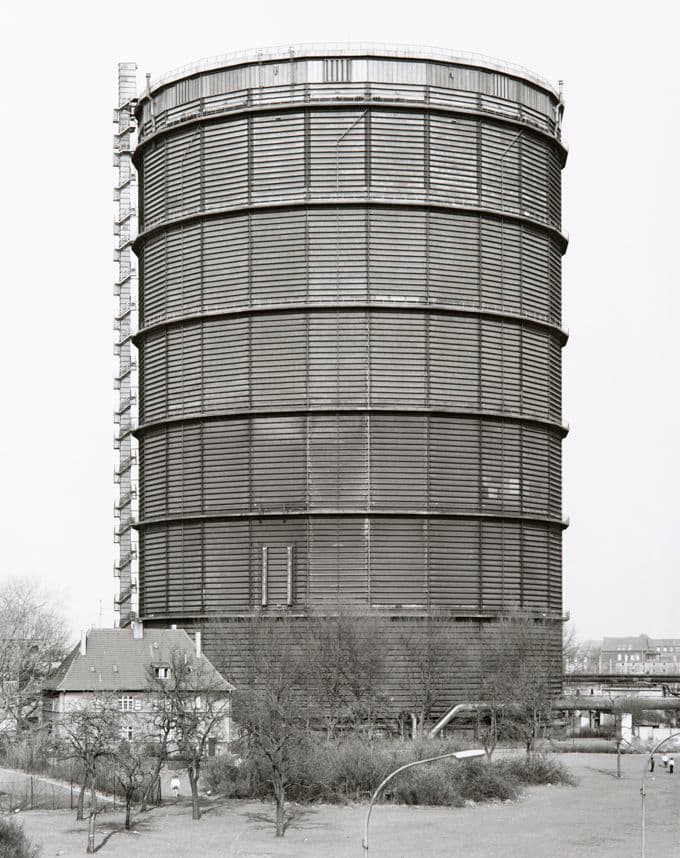 Bernd & Hilla Becher — Gasbehälter