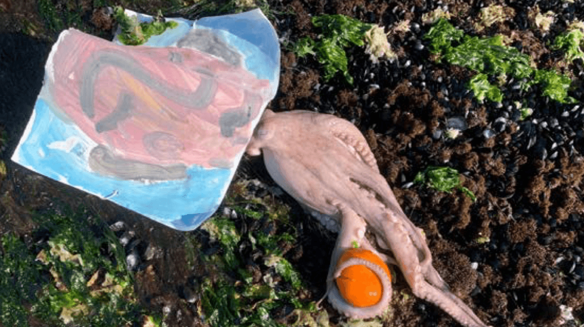 Laure Prouvost — Deep See Blue Surrounding You/Vois Ce Bleu Profond Te Fondre — image 3 of 3