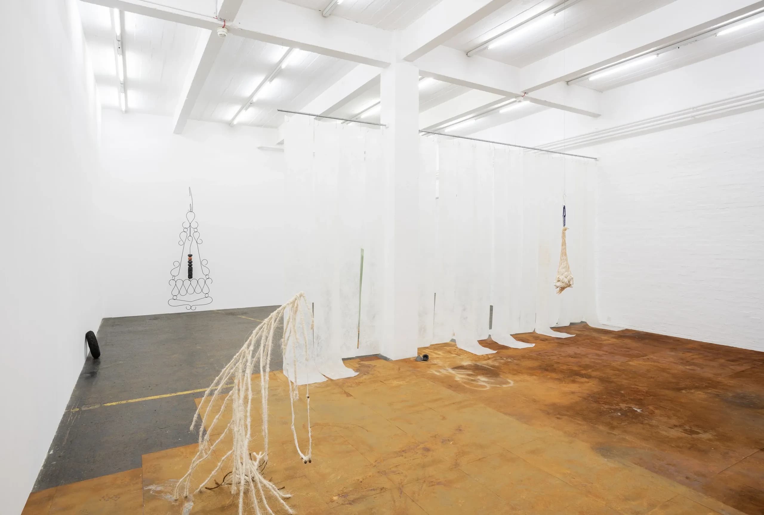 Sofía Salazar Rosales — L’insularité Prend Tout Son Sens Nous Retrouver Entourés D’eau Nous Découvrir Sans Terre Continentale Partager ce Fantôme Avec Toi, la Soif D’un Foyer Jamais Visité — image 2 of 5