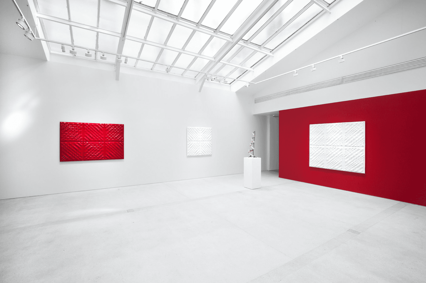 Enrico Castellani — Sculpture — image 2 of 8