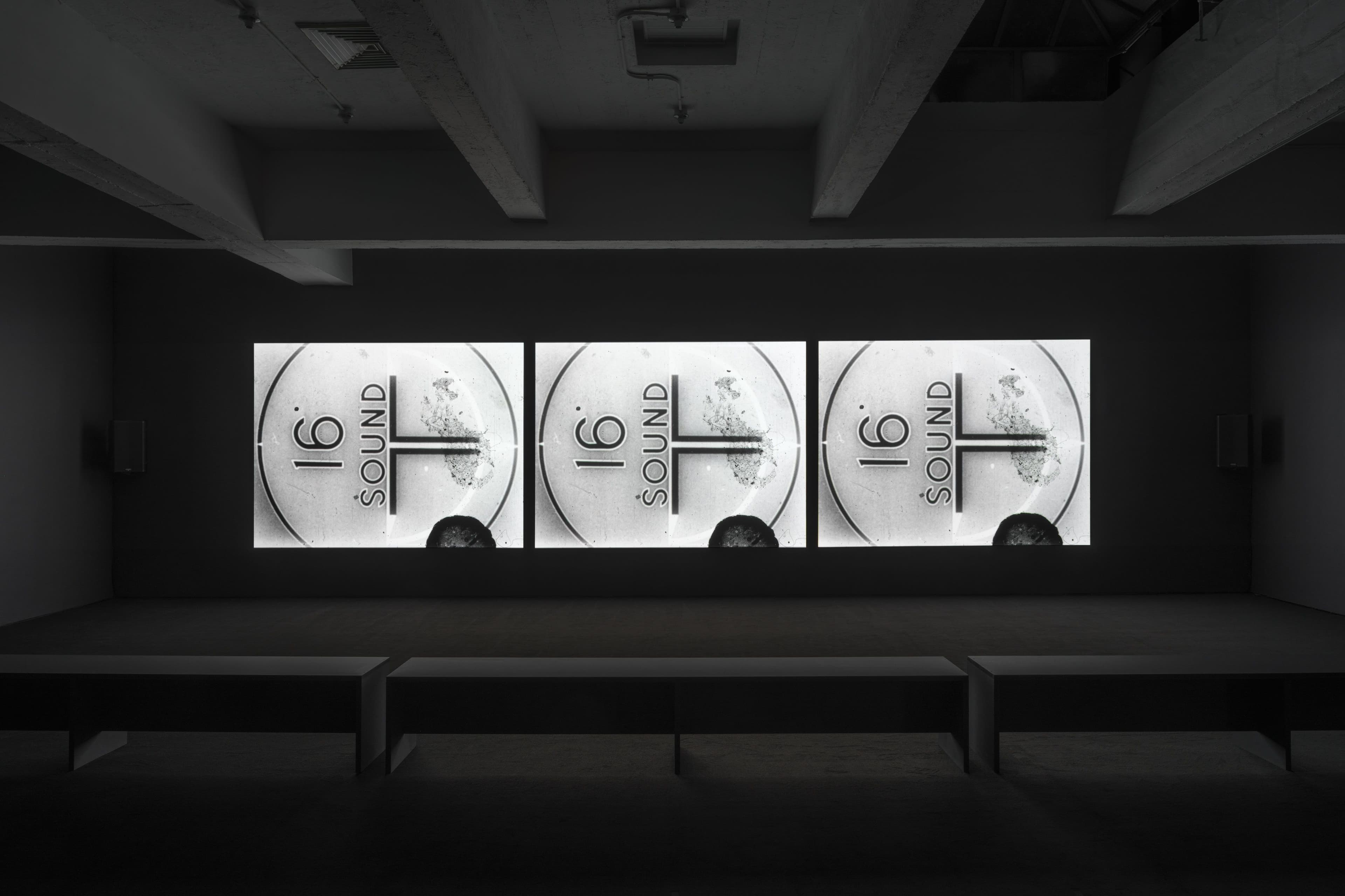 Three Screen Ray - Image 4