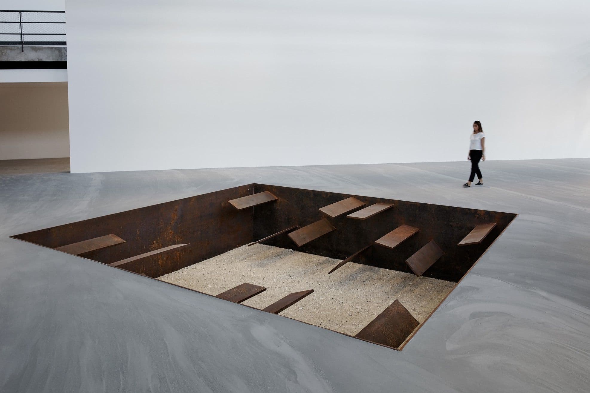 Michael Heizer — Michael Heizer — image 2 of 5