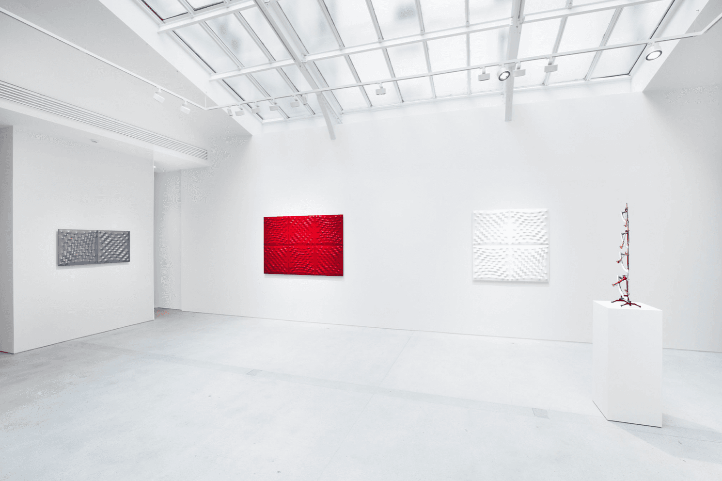 Enrico Castellani — Sculpture — image 1 of 8