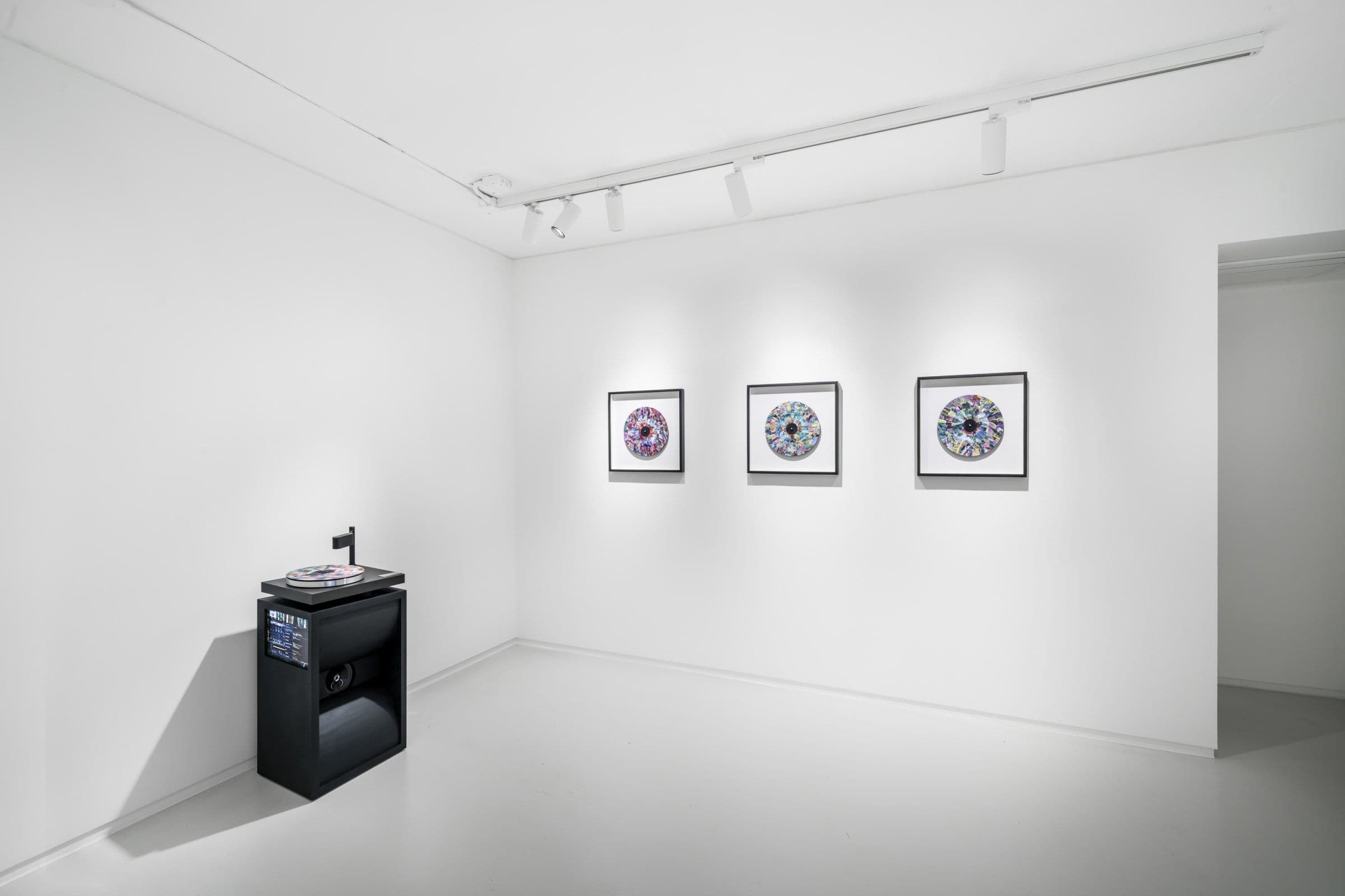 Jinjoon Lee — Champagne Supernova — image 4 of 5