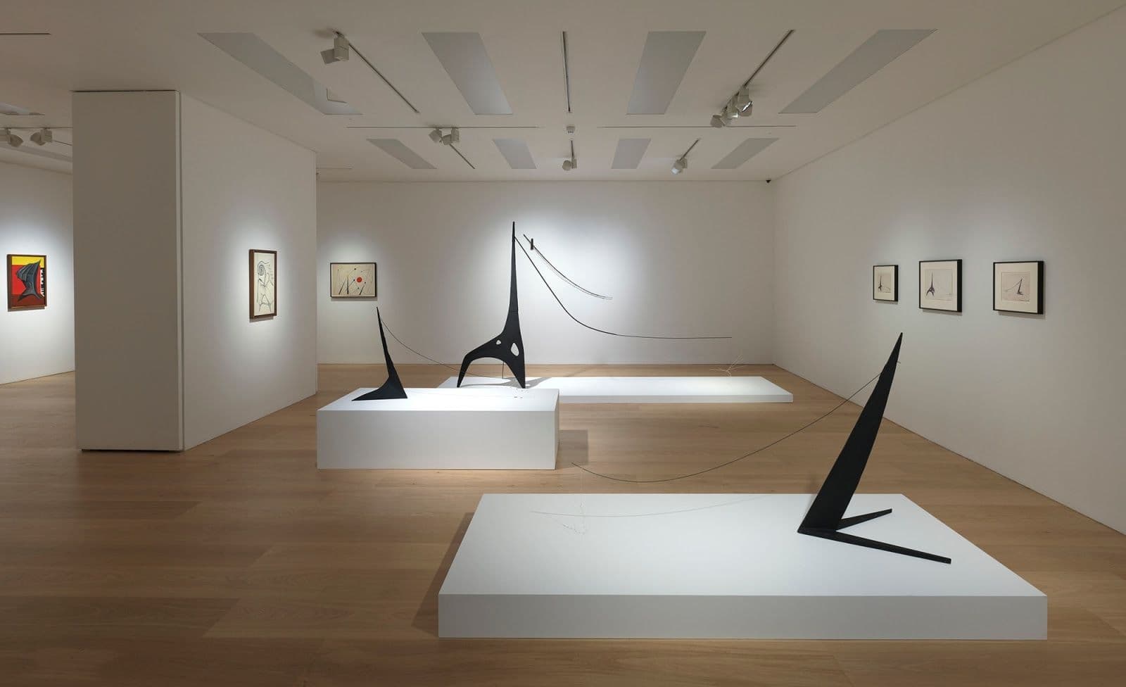 Alexander Calder — Extreme Cantilever — image 1 of 3