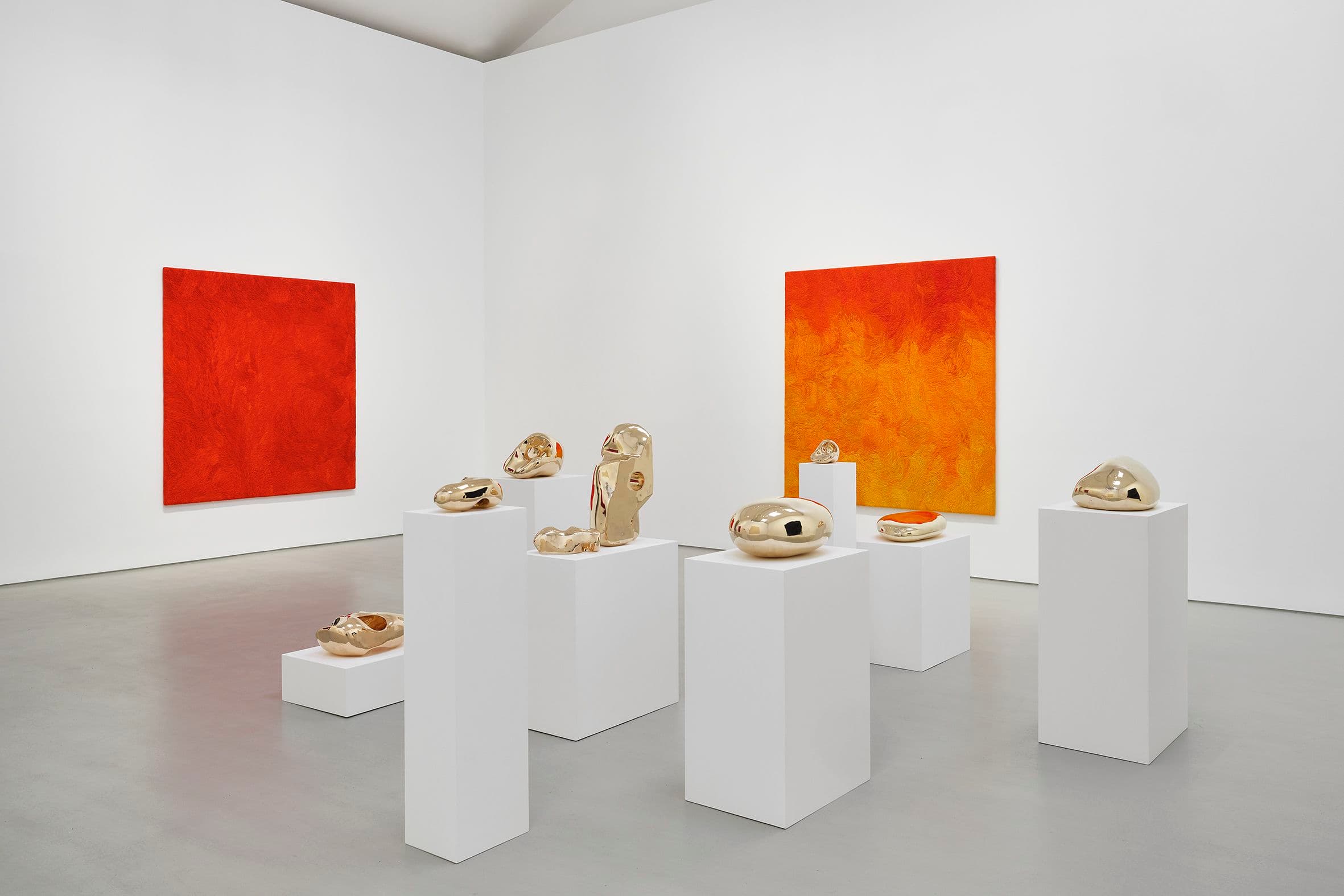 Sarah Crowner — Tableaux en Laine, Pierres en Bronze — image 2 of 2