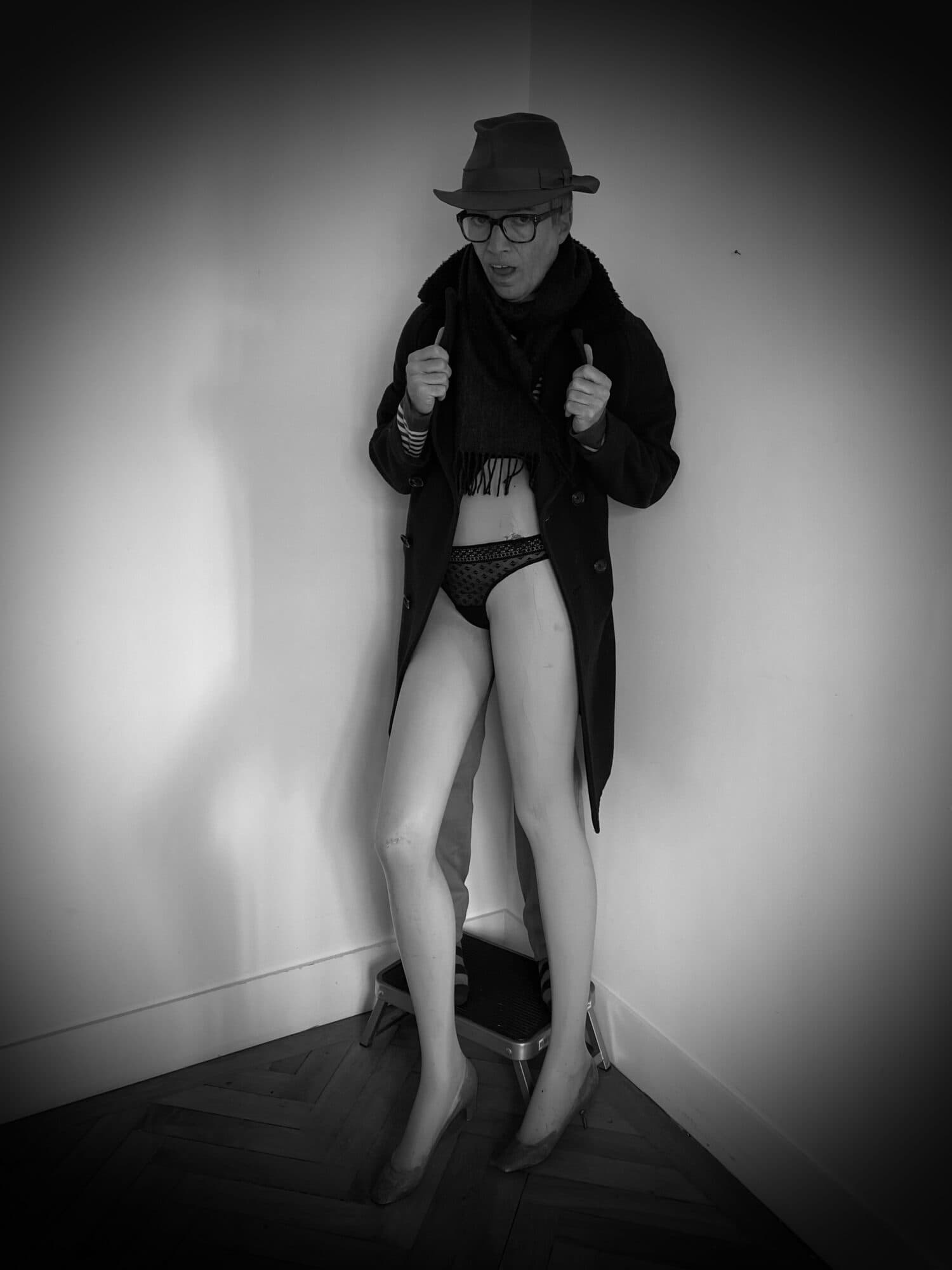 Group Exhibition — Tout en Jambes