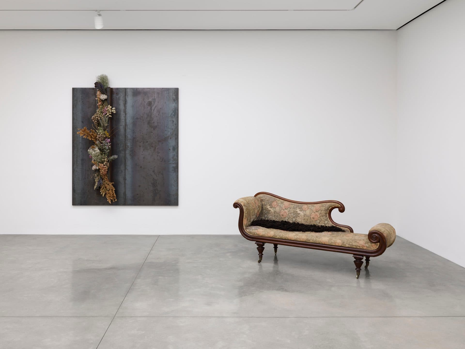 David Hammons & Jannis Kounellis — David Hammons & Jannis Kounellis — image 1 of 8
