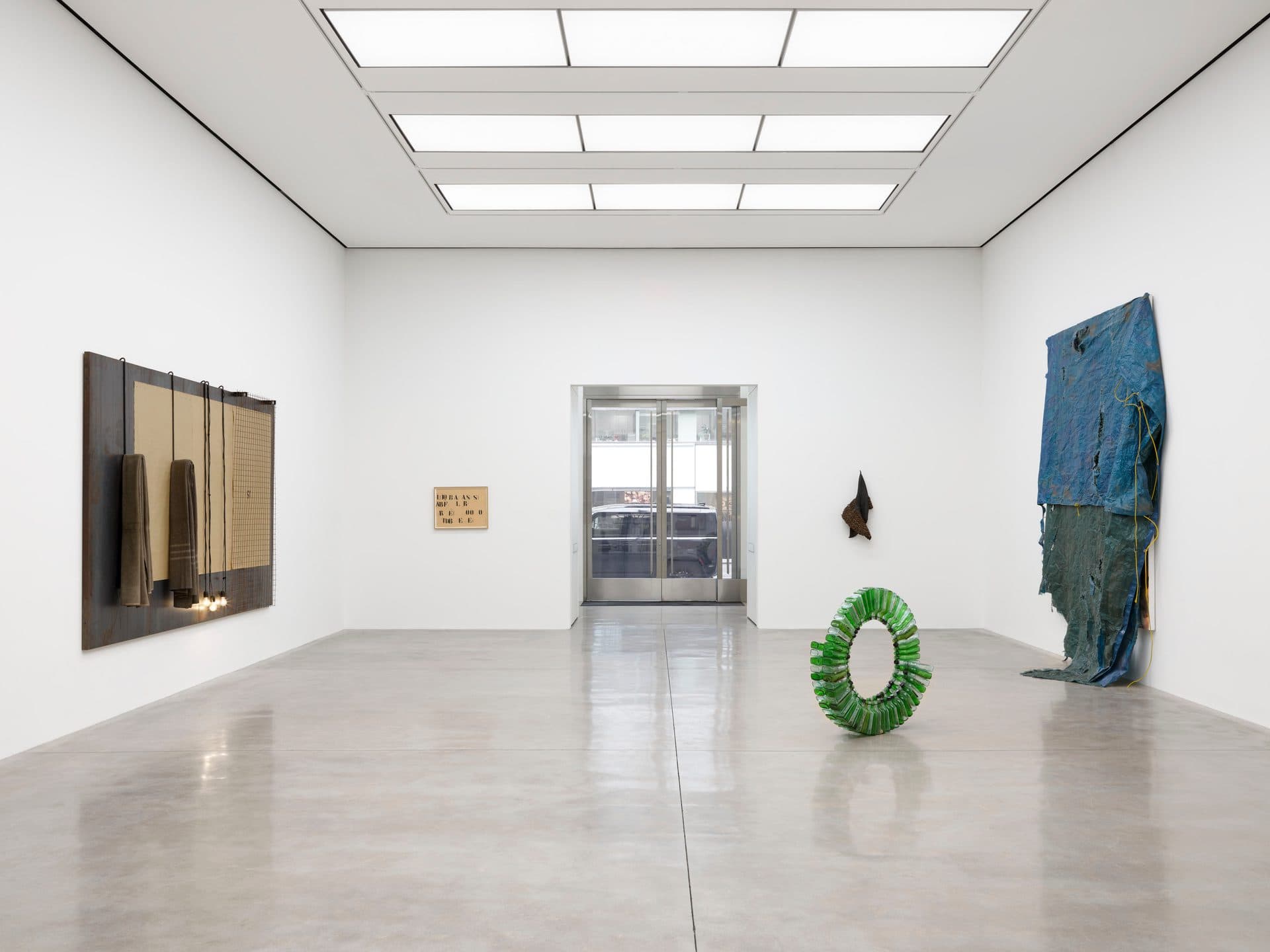 David Hammons & Jannis Kounellis — David Hammons & Jannis Kounellis — image 3 of 8